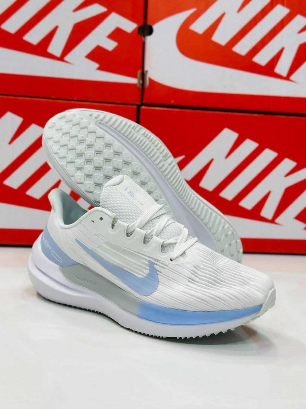 NIKE WINFLO 9 OFF WHITE AND BLUE