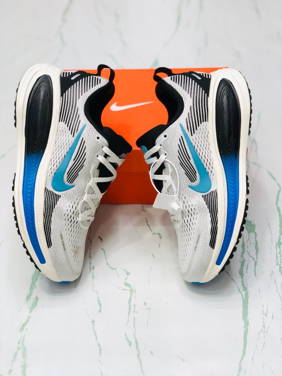 NIKE VERMO 18 WHITE BLACK BLUE COLORWAY