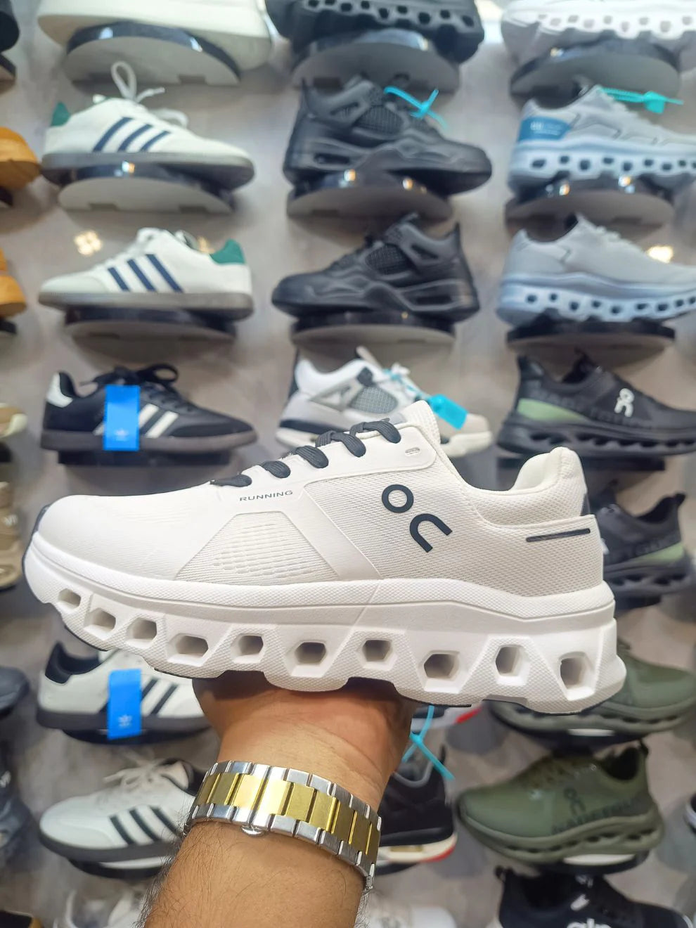 ON CLOUD RUNNER 2 WHITE