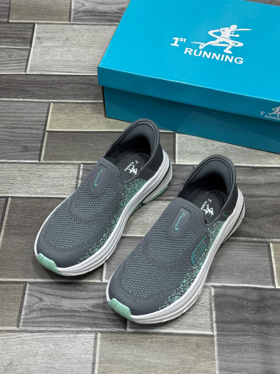 ARCH FIT SLIP ON SKECHERS GRAY