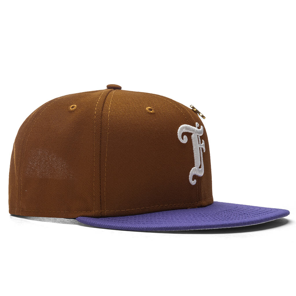 Feature x New Era Old English F Snapback Peanut New Orchid