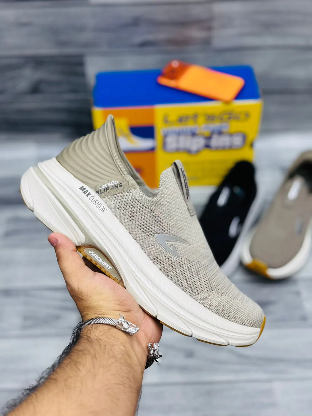 LETS GO SLIP IN ARC FIT SKECHERS KHAKI