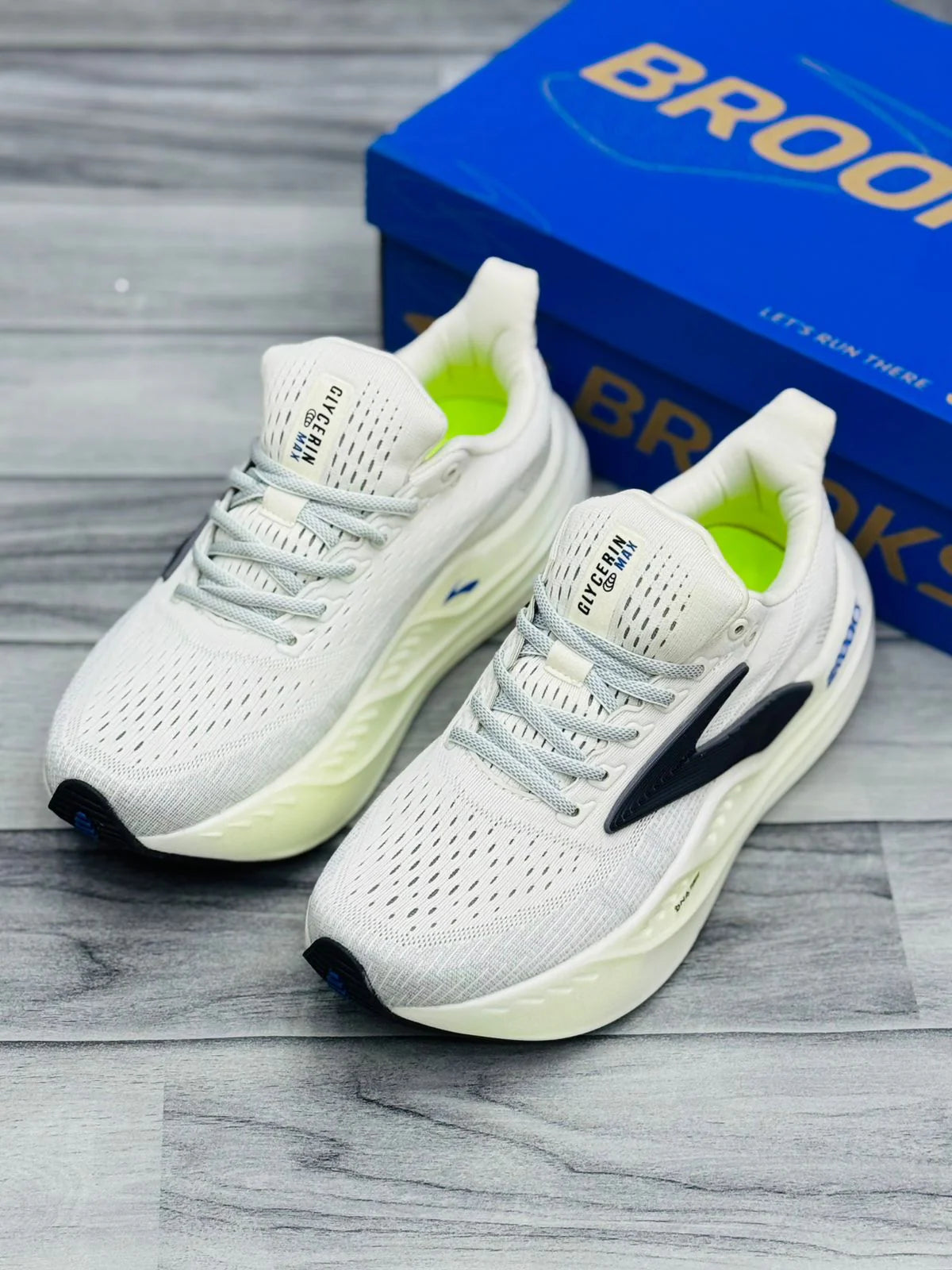 BROOKS GLYCERIN MAX WHITE AND BLACK
