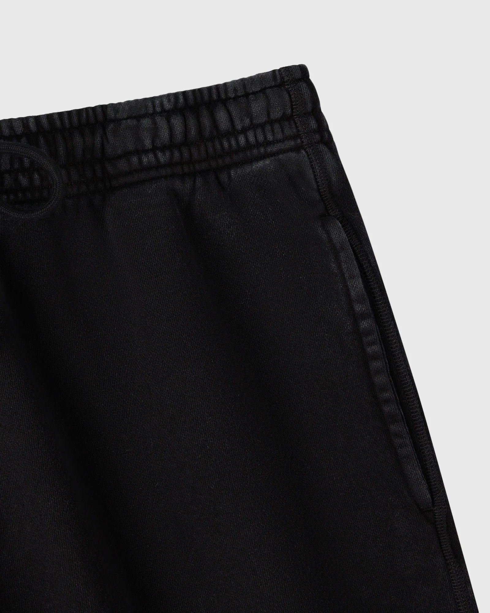 Muskoka Sweatshorts Garment Dyed Black