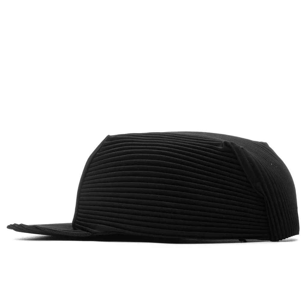 Pleats Cap Black