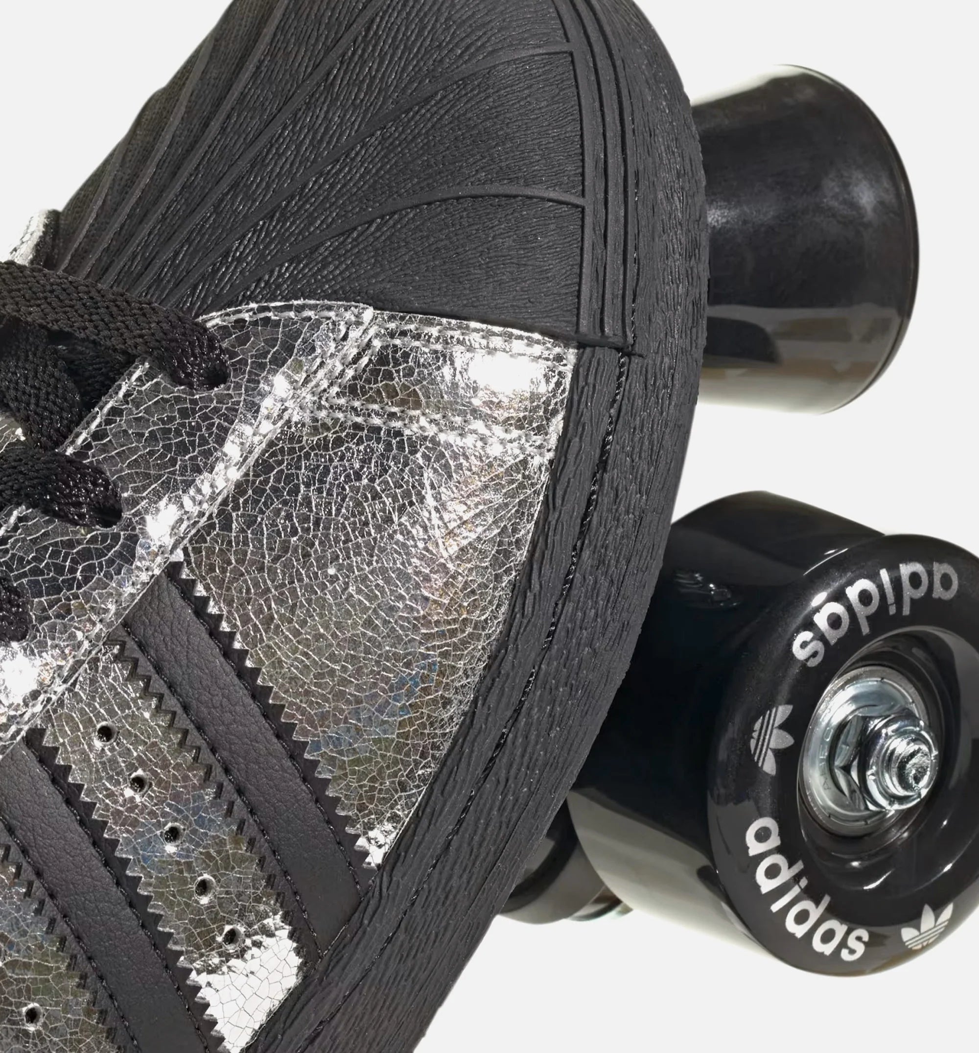 Superstar 82 Roller Skates Womens Lifestyle Shoe Silver Metallic Core Black Cloud White