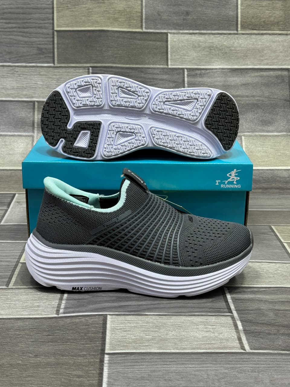 MAX COUSION SLIP INN SKECHERS DARK GRAY
