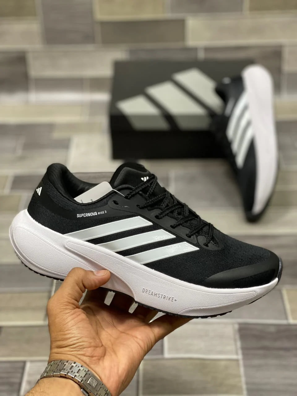 SUPERNOVA RISE 3 CORE BLACK AND CLOUD WHITE