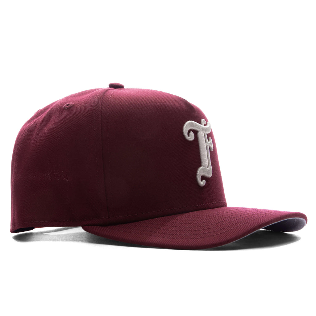 FEATURE x New Era 9FIFTY Curved A Frame Old English F Snapback Scarlet