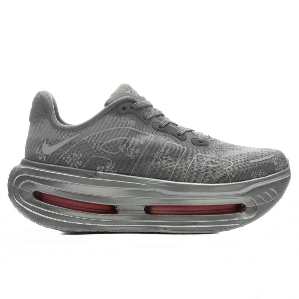Womens Vomero Premium Fleur De Lis Geyser Grey Peony Metallic Silver
