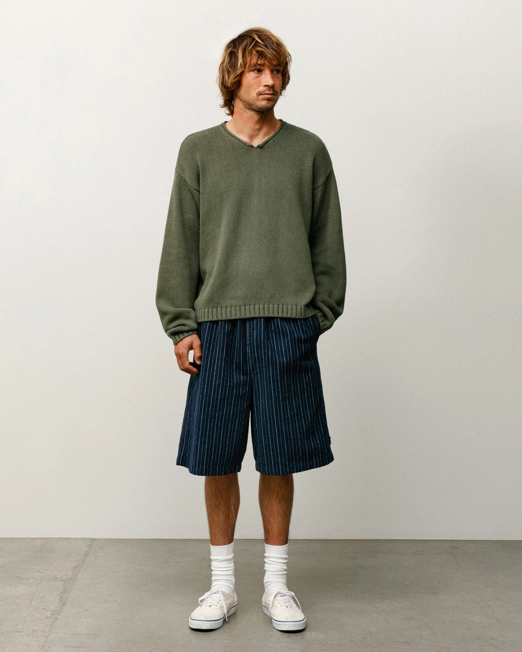 ROLL V NECK SWEATER