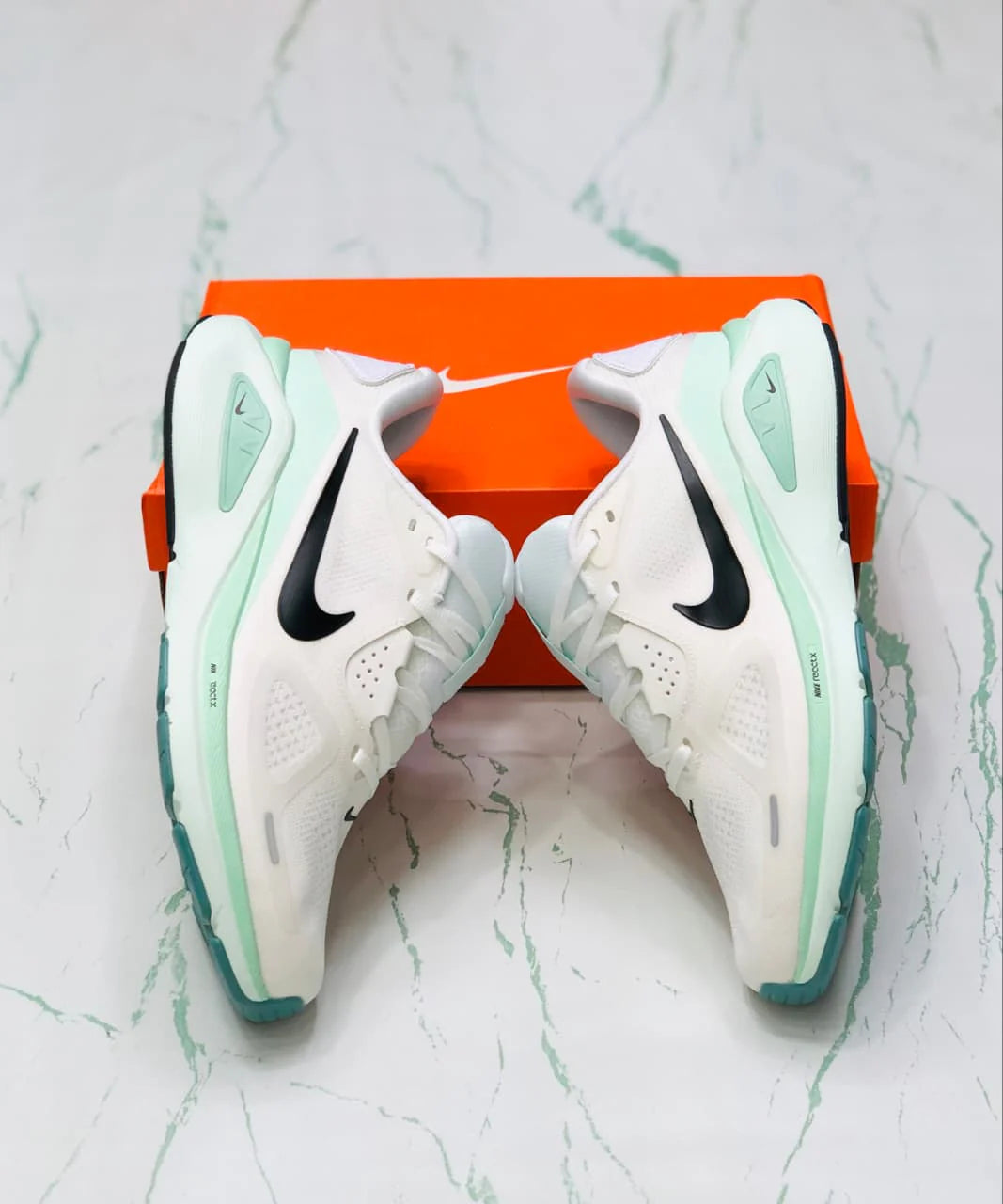 NIKE STRUCTURE 26 WHITE BLACK AND BARELY GREEN