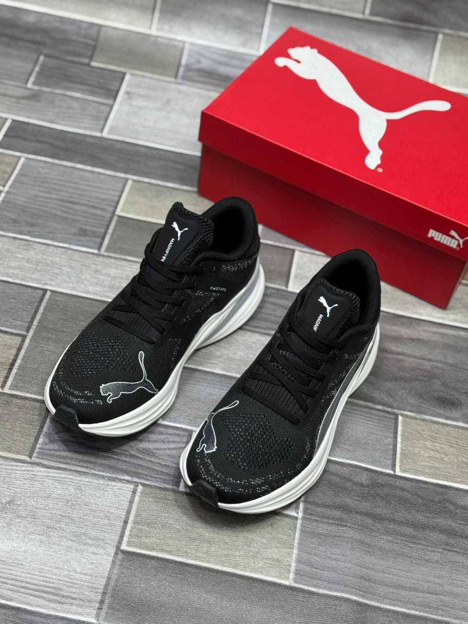 PUMA MAGNIFY NITRO 2 SILVER BLACK WITH WHITE